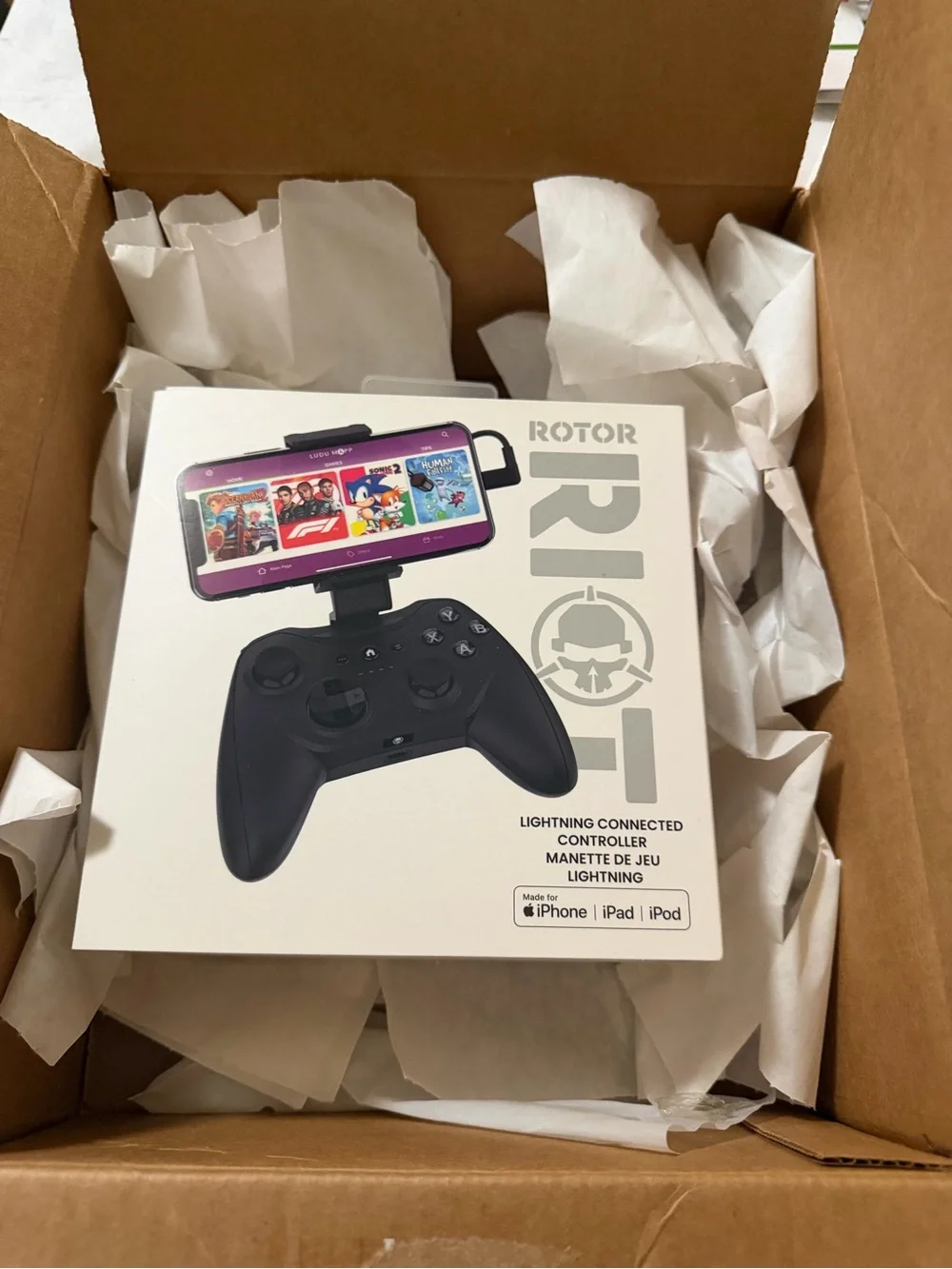 Wireless Black Mobile Controller with Phone Mount